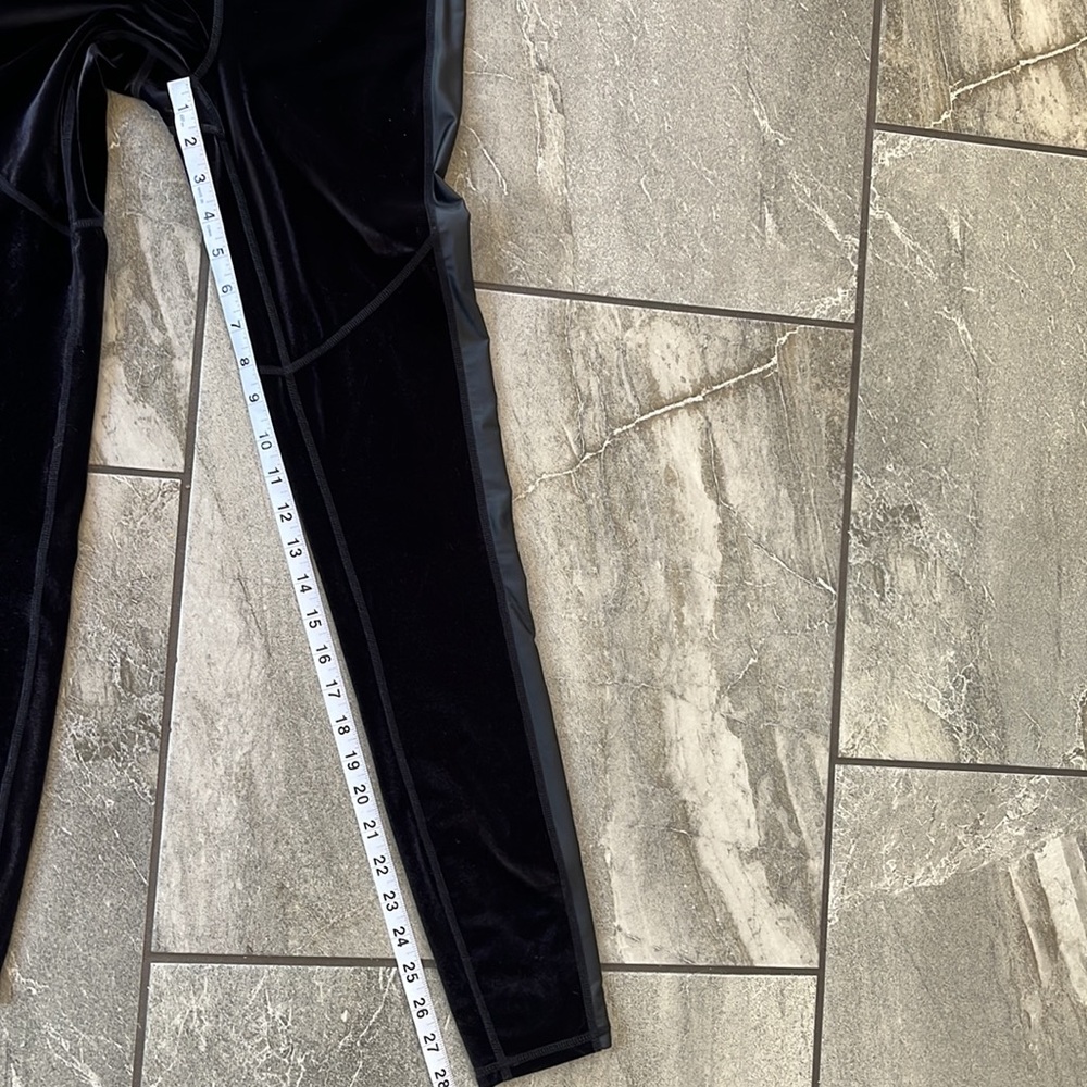 🖤 Sweaty Betty London Opulence velvet side strip faux leather black size small - Picture 10 of 10